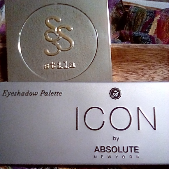 Stilla and Absolute Eyeshadow Palettes Lot of 2 - Picture 1 of 8